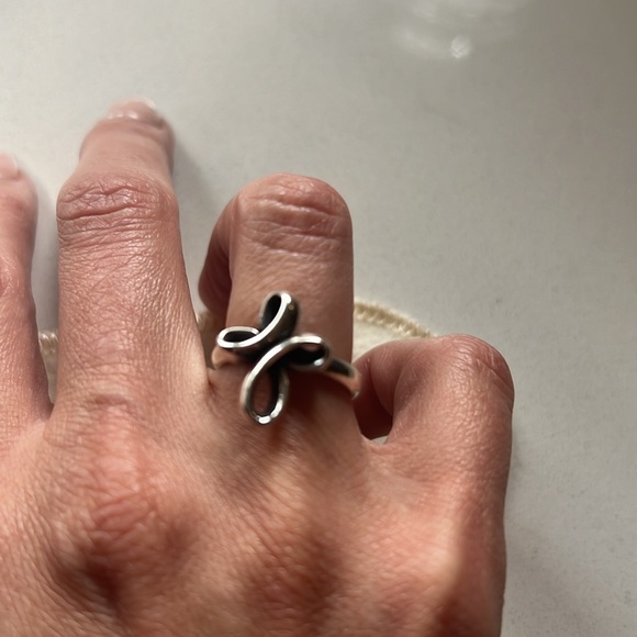 James Avery Eternal ribbon cross ring size 5.5 - Picture 2 of 2